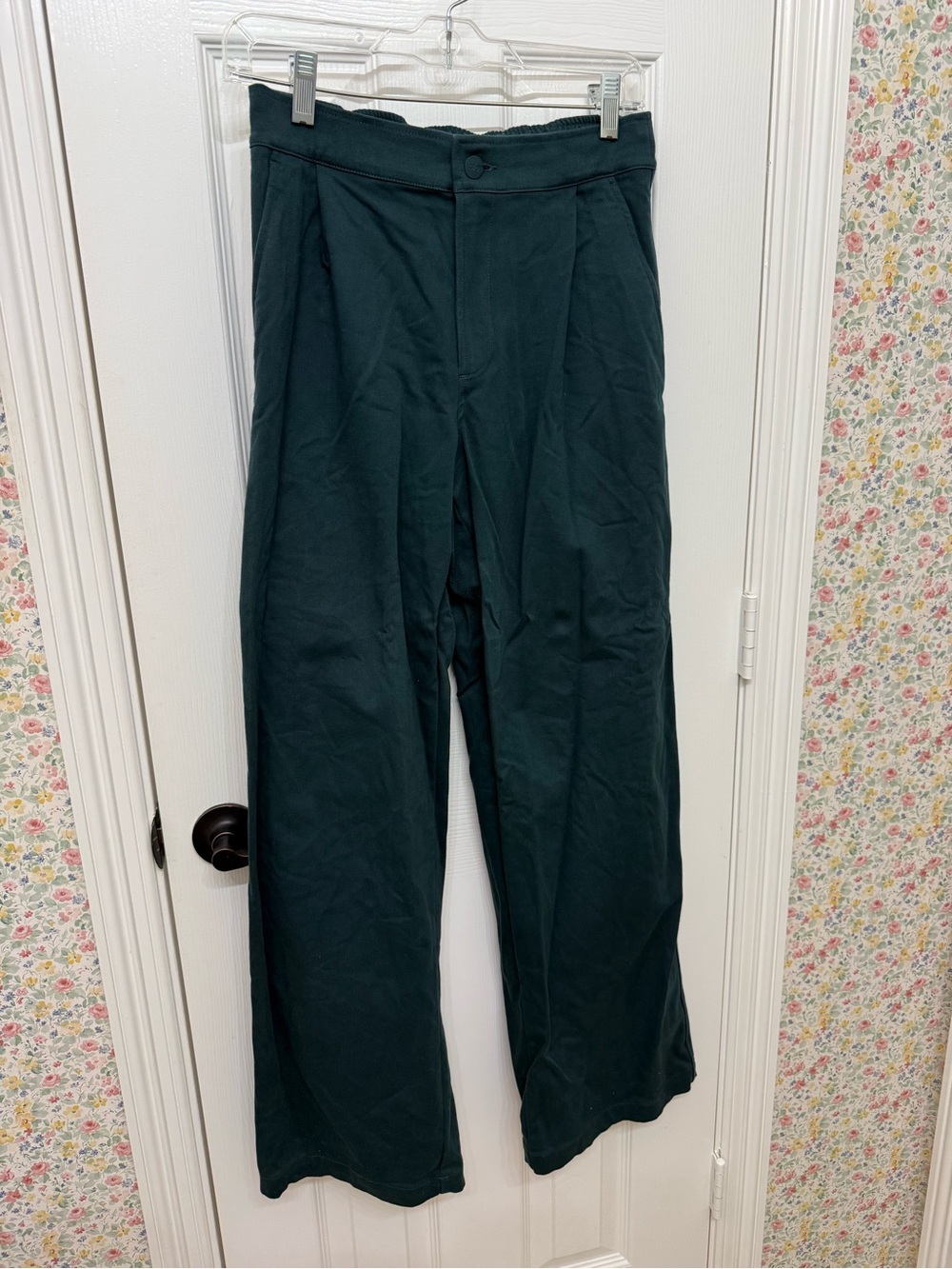 ALO Yoga Wide-Leg Trousers in Midnight Green